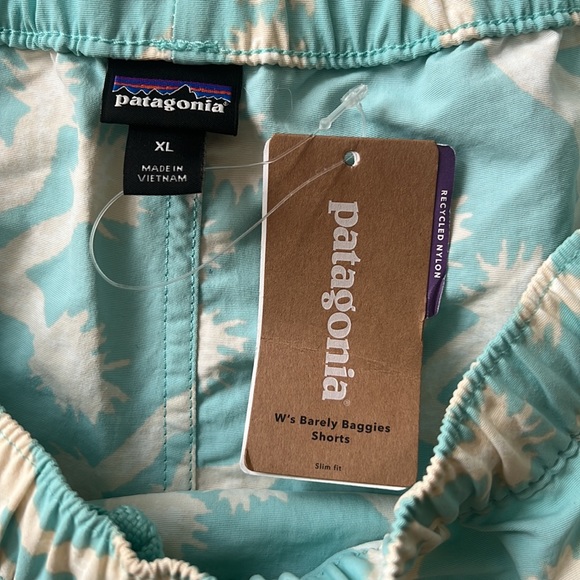 Patagonia NWT Woman’s Barely Baggies Shorts Size XL - Picture 4 of 8